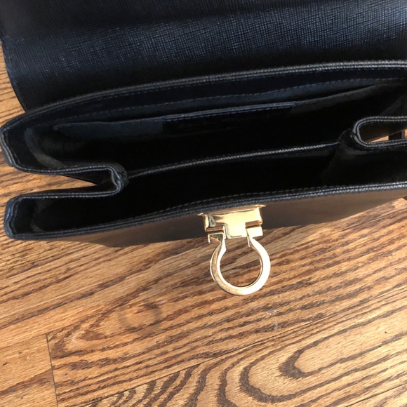 Authentic Salvatore Ferragamo shoulder handbag - Picture 5 of 7
